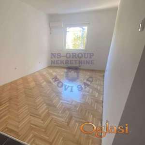 Prazan dvoiposoban stan površine 52m² u blizini Sajma